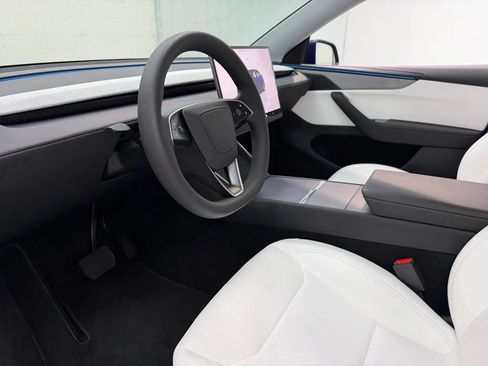 Used 2026 Tesla Model Y AWD image 12