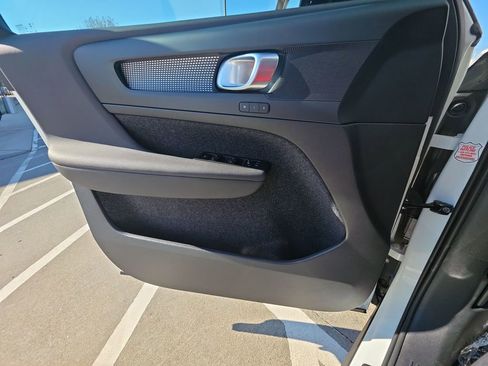 Certified 2025 Volvo XC40 B5 Plus image 36