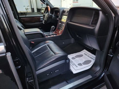 Used 2016 Lincoln Navigator L Select image 17