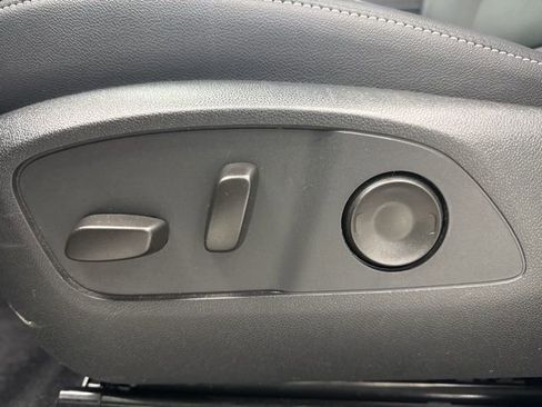 Used 2026 Chevrolet Traverse LT image 10