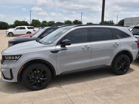 Used 2022 Kia Sorento SX FWD image 9