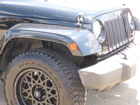 Used 2015 Jeep Wrangler Unlimited Sahara w/ Connectivity Group AWD/4WD image 6