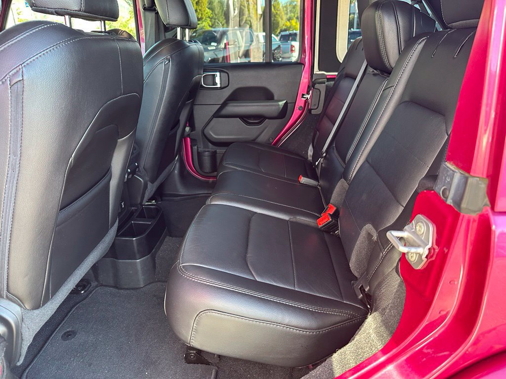 Used 2022 Jeep Wrangler Unlimited Sahara AWD/4WD image 22