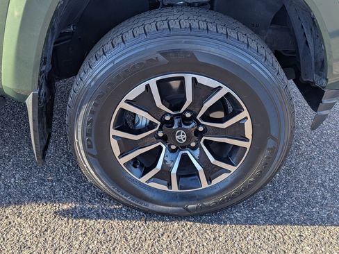 Used 2021 Toyota Tacoma TRD Sport w/ Technology Package image 10