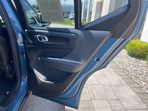 Used 2025 Volvo XC40 B5 Core AWD/4WD image 13