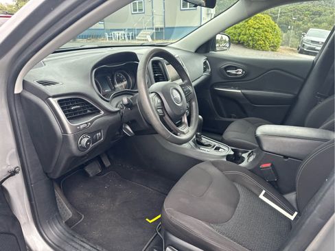 Used 2019 Jeep Cherokee Latitude w/ Popular Appearance Group AWD/4WD image 11