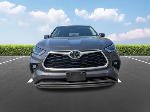 Certified 2024 Toyota Highlander LE image 9