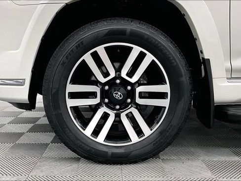 Used 2022 Toyota 4Runner Limited AWD/4WD image 9