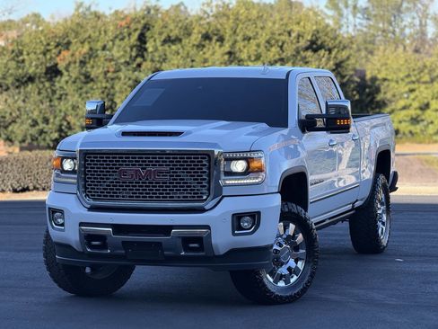 Used 2017 GMC Sierra 2500 Denali w/ Duramax Plus Package image 2
