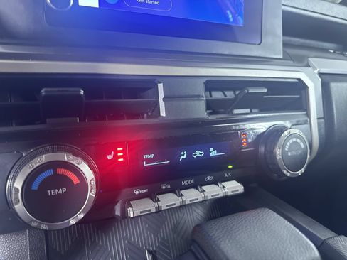 Used 2024 Toyota Tacoma SR5 AWD/4WD image 20