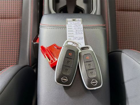 Used 2025 Nissan Kicks SR AWD/4WD image 30
