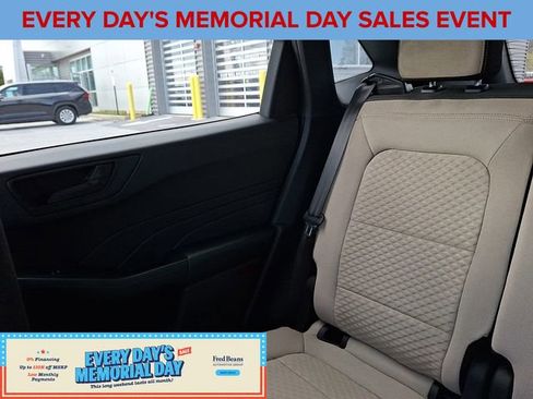 Certified 2022 Ford Escape SE w/ Cold Weather Package AWD/4WD image 18