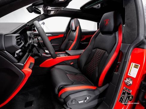 Used 2025 Lamborghini Urus SE AWD/4WD image 32