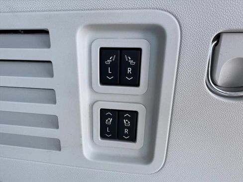 Used 2024 GMC Acadia Denali AWD/4WD image 11