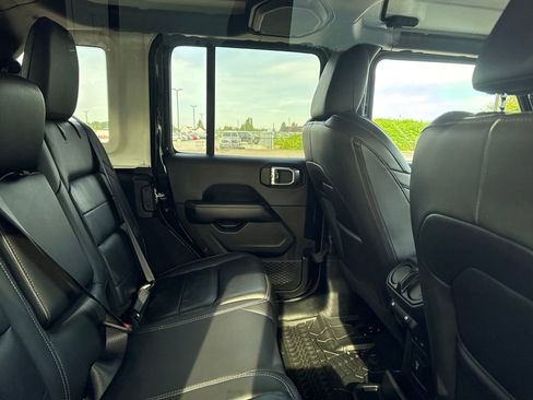 Used 2018 Jeep Wrangler Unlimited Sahara w/ Cold Weather Group AWD/4WD image 9