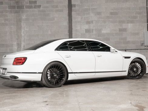 Used 2023 Bentley Flying Spur V8 image 3