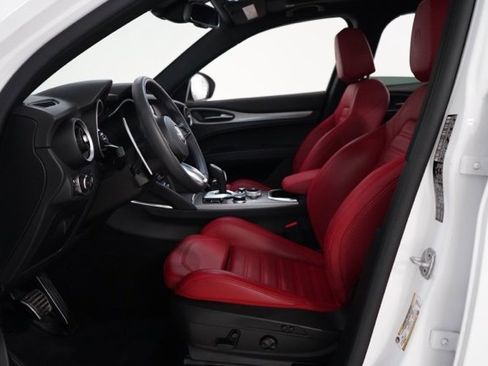 Used 2023 Alfa Romeo Stelvio Veloce image 13