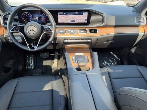Used 2025 Mercedes-Benz GLE 450 4MATIC w/ Winter Package image 24