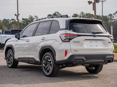 Used 2025 Subaru Forester Premium image 6