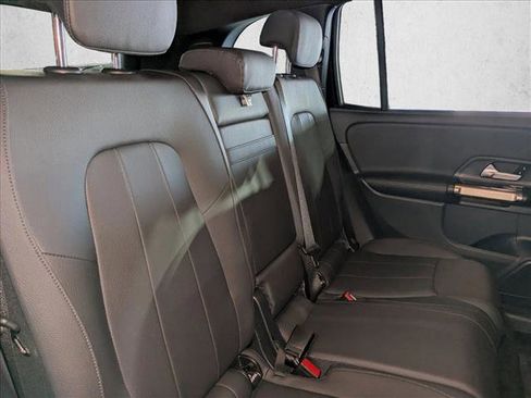 Used 2025 Mercedes-Benz GLB 250 image 18