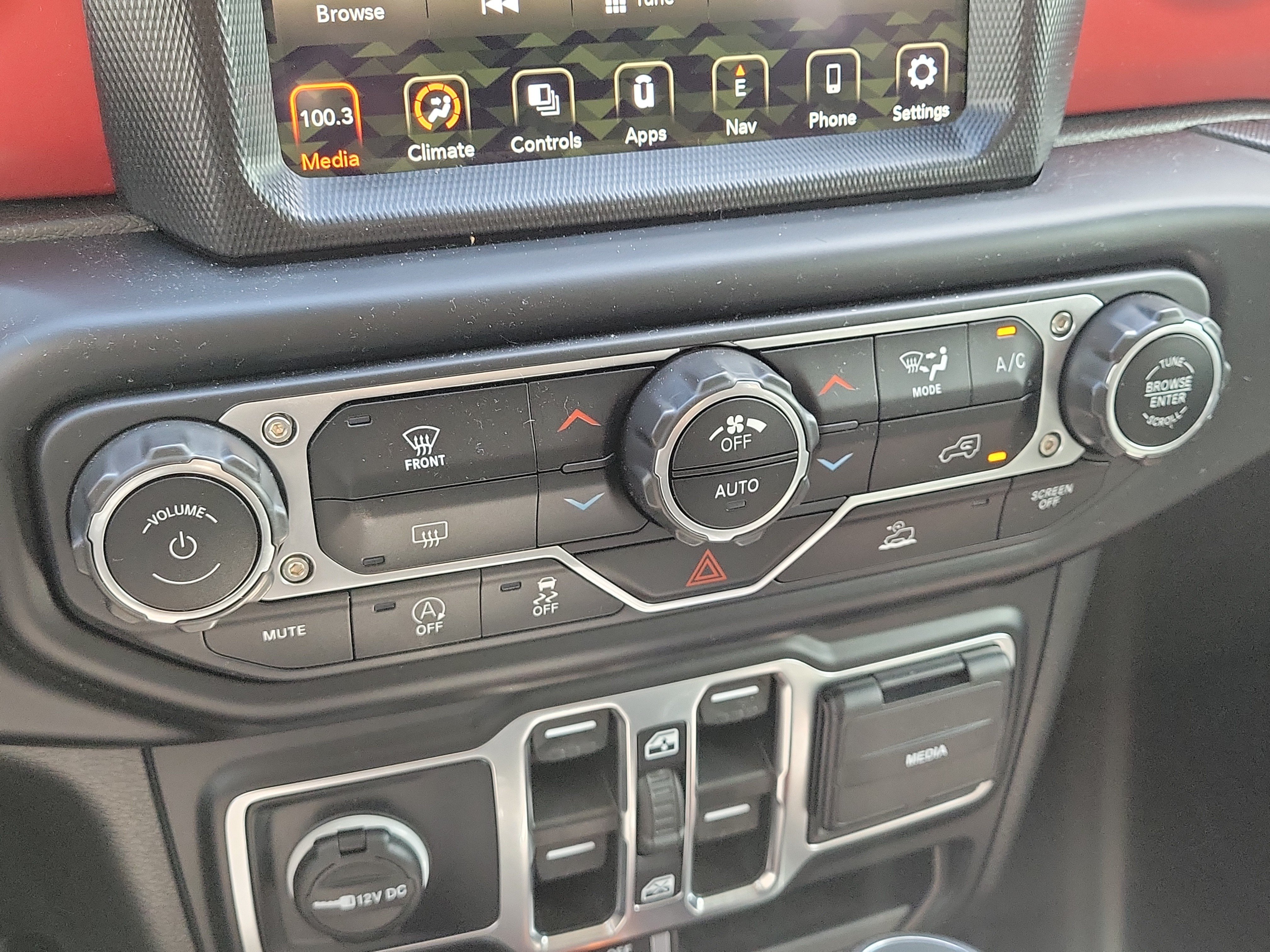 Used 2023 Jeep Wrangler Unlimited Rubicon w/ LED Lighting Group AWD/4WD image 26
