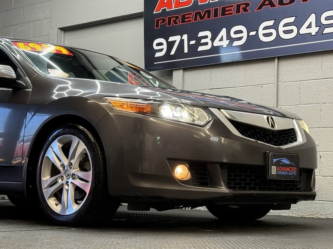 Used 2010 Acura TSX w/ Technology Package FWD image 4