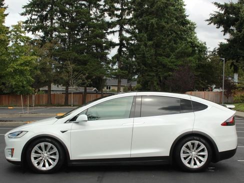 Used 2017 Tesla Model X 90D AWD/4WD image 4