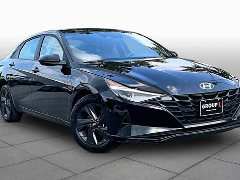 Used 2023 Hyundai Elantra SEL FWD image 3