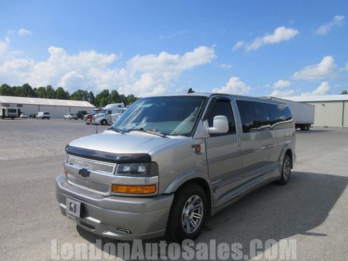 Used 2018 Chevrolet Express 2500 Extended w/ Enhanced Convenience Package image 2