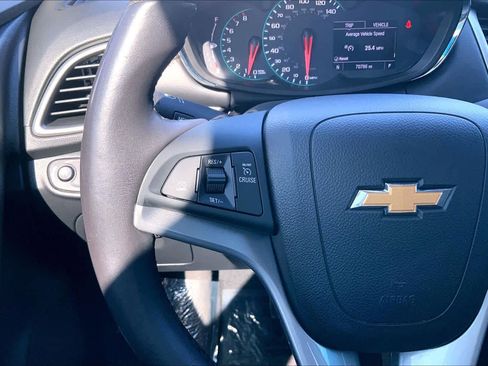 Used 2021 Chevrolet Trax LT w/ LT Convenience Package image 23
