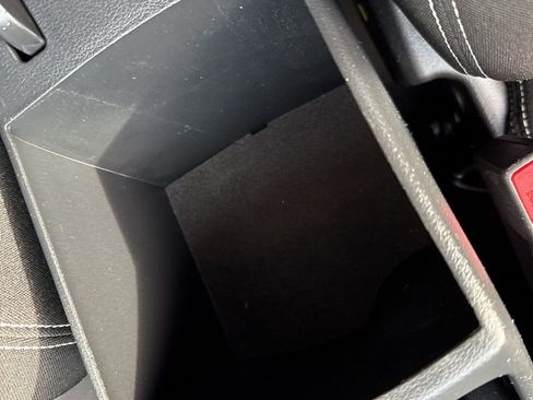 Used 2025 Hyundai Venue SEL image 25