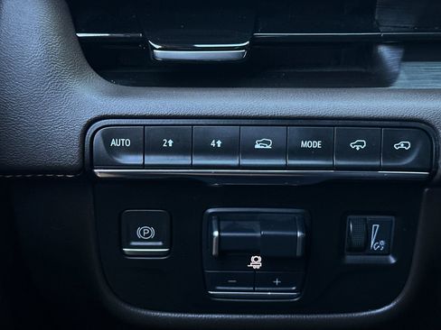 Used 2022 Cadillac Escalade Premium Luxury w/ Performance Package image 32