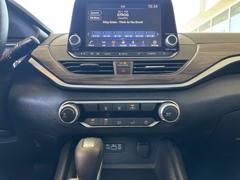Used 2025 Nissan Altima 2.5 SV FWD image 20