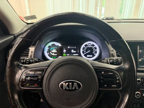 Used 2017 Kia Niro Touring FWD image 25