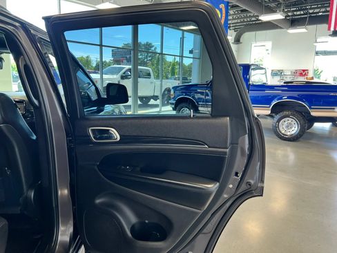 Used 2019 Jeep Grand Cherokee Limited w/ Luxury Group II AWD/4WD image 22