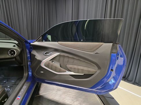Used 2019 Chevrolet Camaro ZL1 RWD image 32