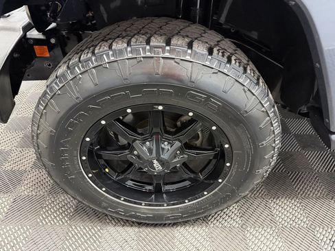 Used 2017 Jeep Wrangler Unlimited Sahara w/ Max Tow Package AWD/4WD image 21