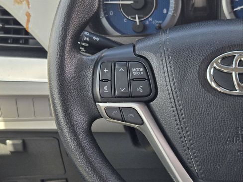 Used 2018 Toyota Sienna LE FWD image 25