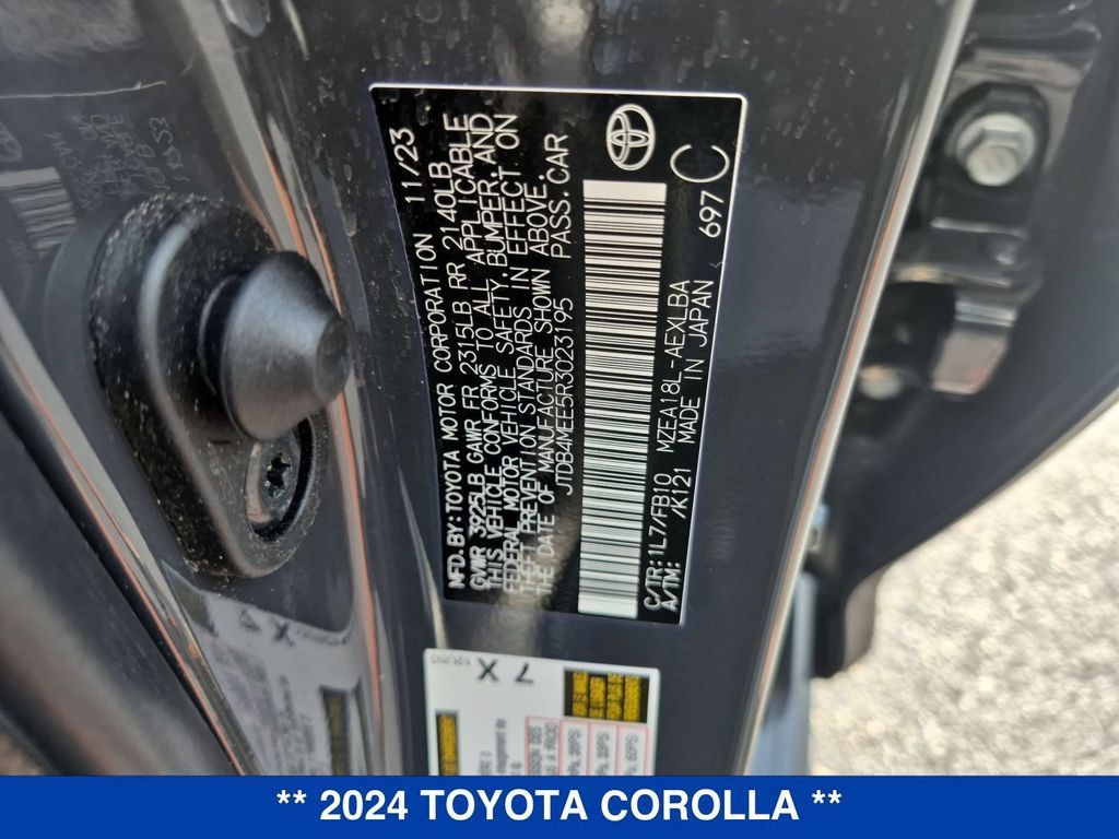 Used 2024 Toyota Corolla LE FWD image 32