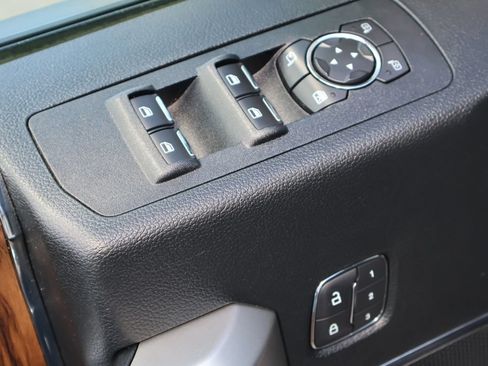 Used 2019 Ford F150 Lariat w/ Equipment Group 502A Luxury AWD/4WD image 19