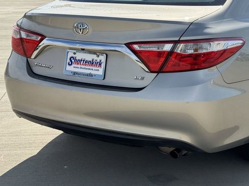 Used 2016 Toyota Camry LE FWD image 6