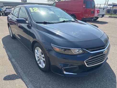 Used 2018 Chevrolet Malibu LT FWD image 1