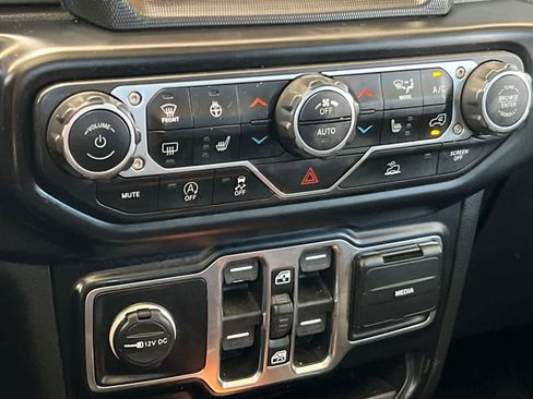 Used 2022 Jeep Gladiator Sport AWD/4WD image 21