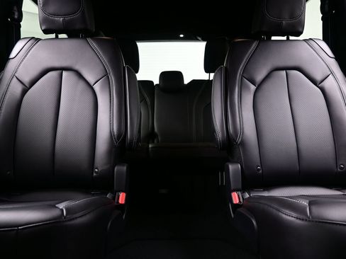 New 2027 Chrysler Pacifica Select AWD/4WD image 13
