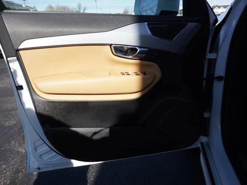 Used 2017 Volvo XC90 T5 Momentum w/ Convenience Package image 10