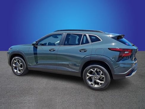 Used 2025 Chevrolet Trax LT w/ Driver Confidence Package FWD image 4