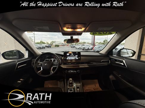 Used 2024 Mitsubishi Outlander SE FWD image 19