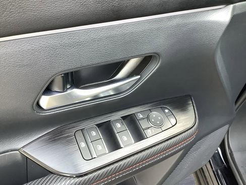 Used 2025 Nissan Kicks SR w/ SR Premium Package image 23