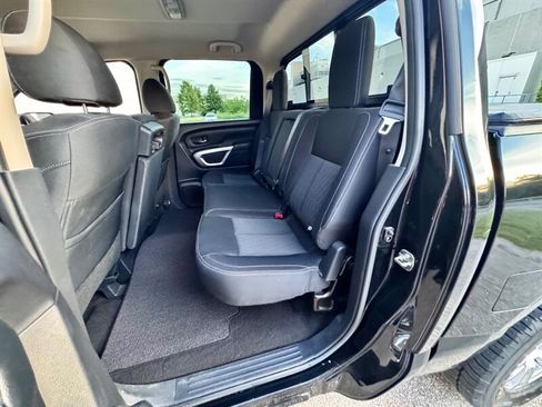 Used 2018 Nissan Titan SV AWD/4WD image 24