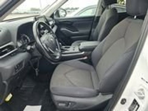 Used 2023 Toyota Highlander LE image 13